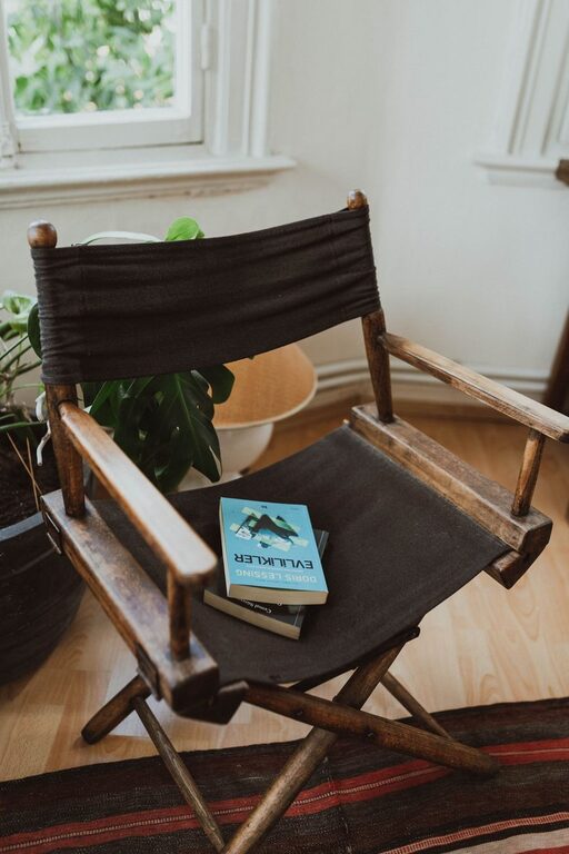 How to Create the Perfect Cosy Reading Nook at Home